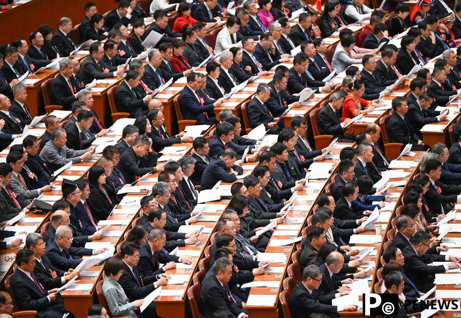 China opens ＂two sessions＂ with commitment to high