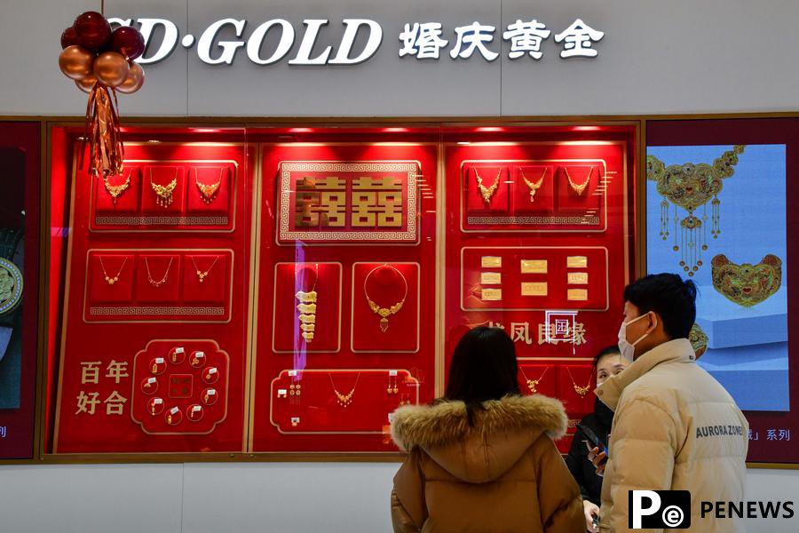 Small, exquisite gold products popular among young consumers in China