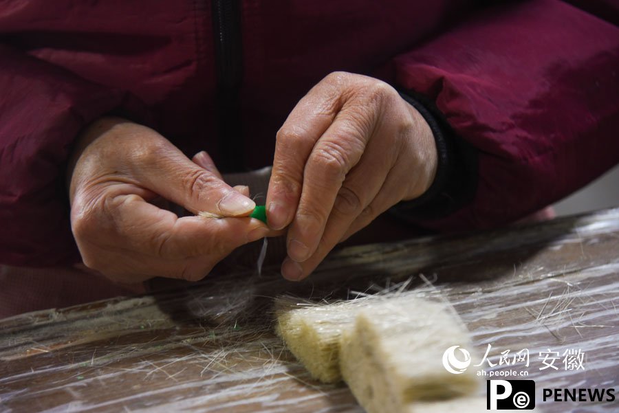Oil paint brush industry thrives in Jingxian county, E China