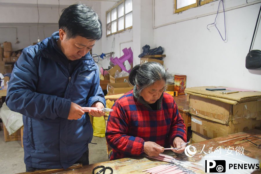 Oil paint brush industry thrives in Jingxian county, E China