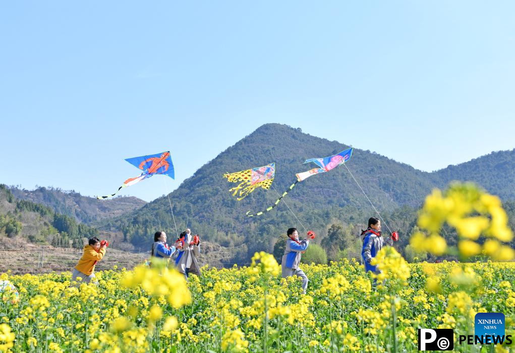 People enjoy spring blossoms across China