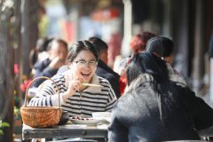 China accelerates consumption