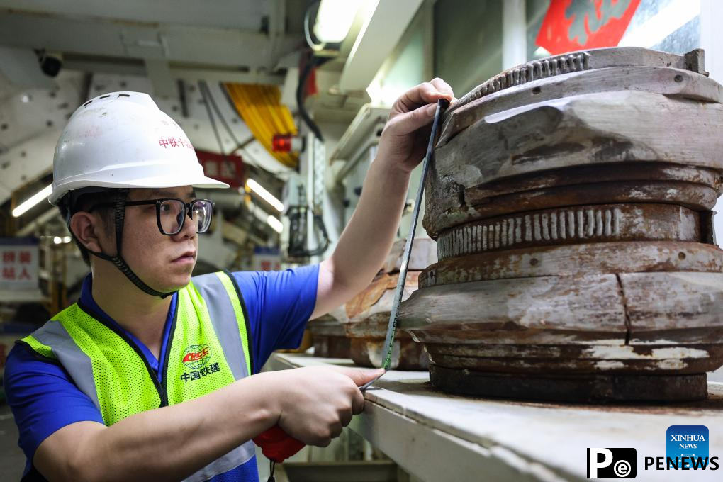 track undersea tunnel with speed of 350km/h broken through