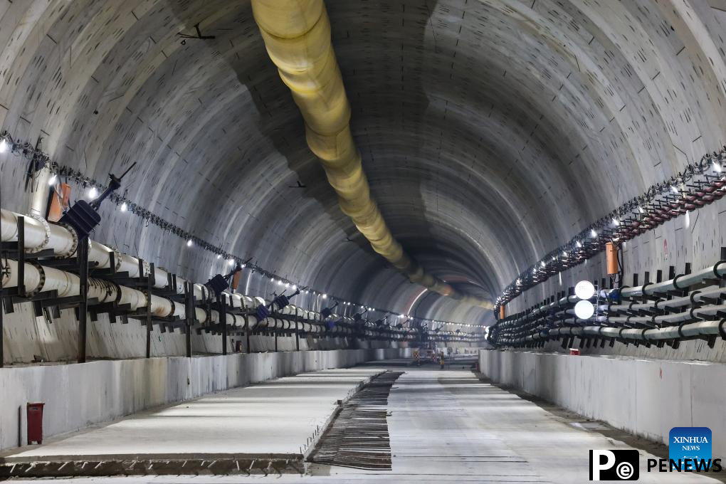 track undersea tunnel with speed of 350km/h broken through