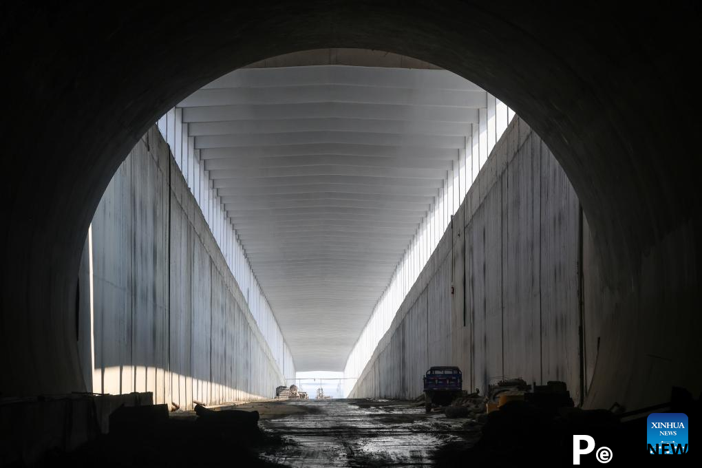 track undersea tunnel with speed of 350km/h broken through