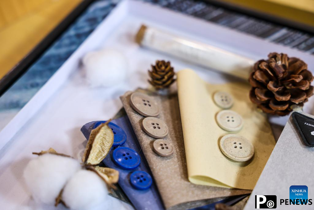 Button industry thrives in Qiaotou Town of E China