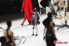 Humanoid robots make debut at Shanghai Fashion Week