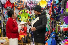 ＂World's supermarket＂ Yiwu launches new trade reforms