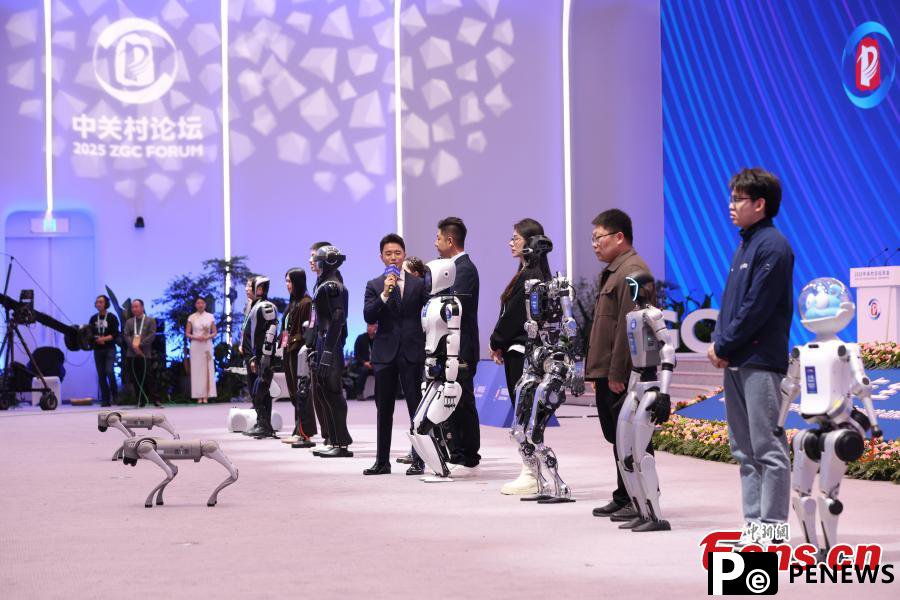 Humanoid robot volunteers shine at 2025 Zhongguancun Forum