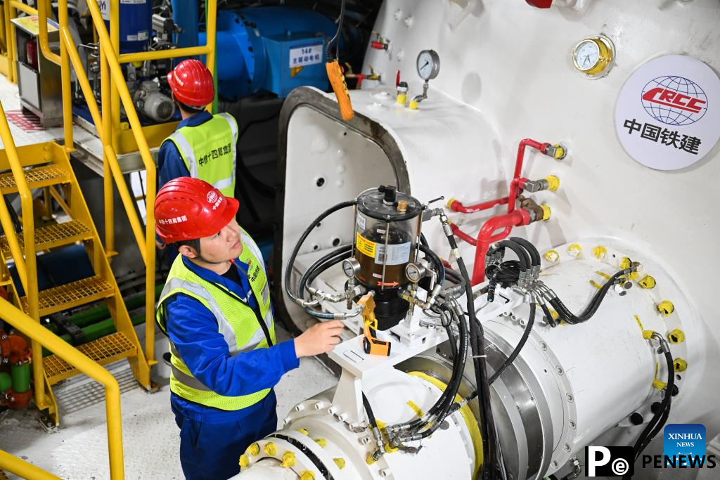 China launches giant tunnel boring machine for Yangtze River project