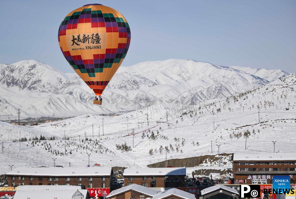 Ice and snow sports attract tourists to Xinjiang