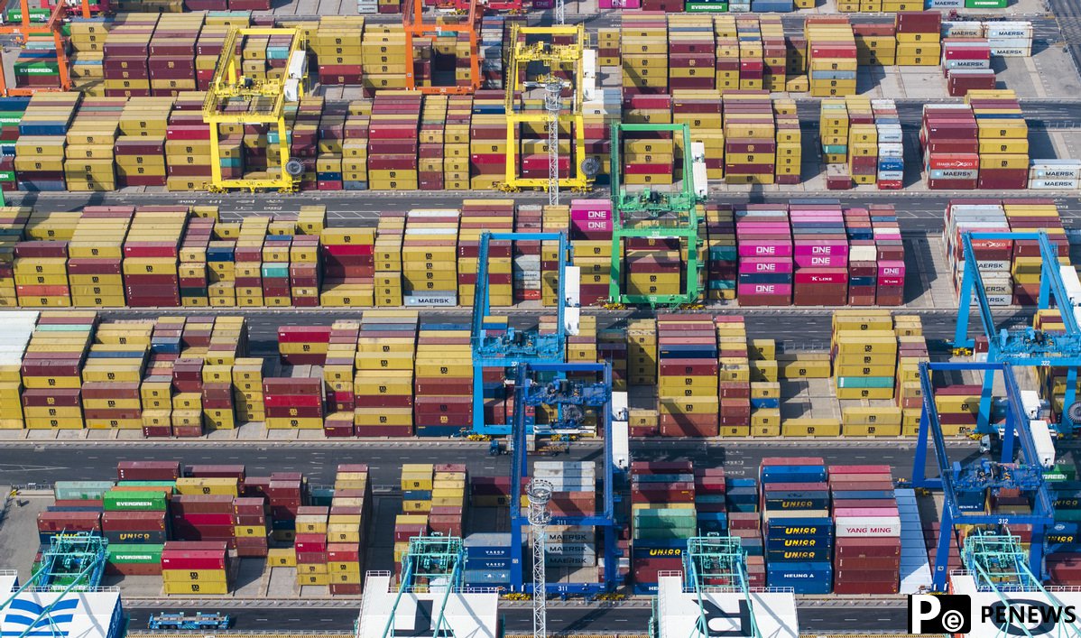 China hits back at US tariffs to defend rules