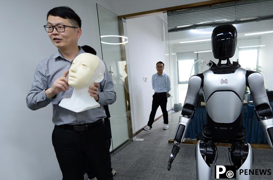 Robot industry thrives in south China