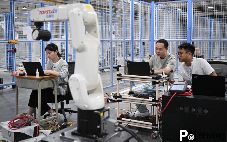Robot industry thrives in south China