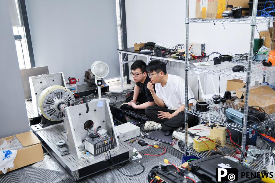 Robot industry thrives in south China
