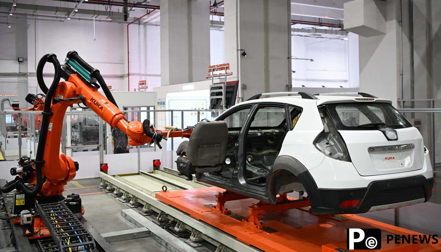 Robot industry thrives in south China