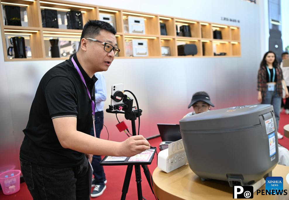 Green innovations garner favor of foreign merchants during Canton Fair