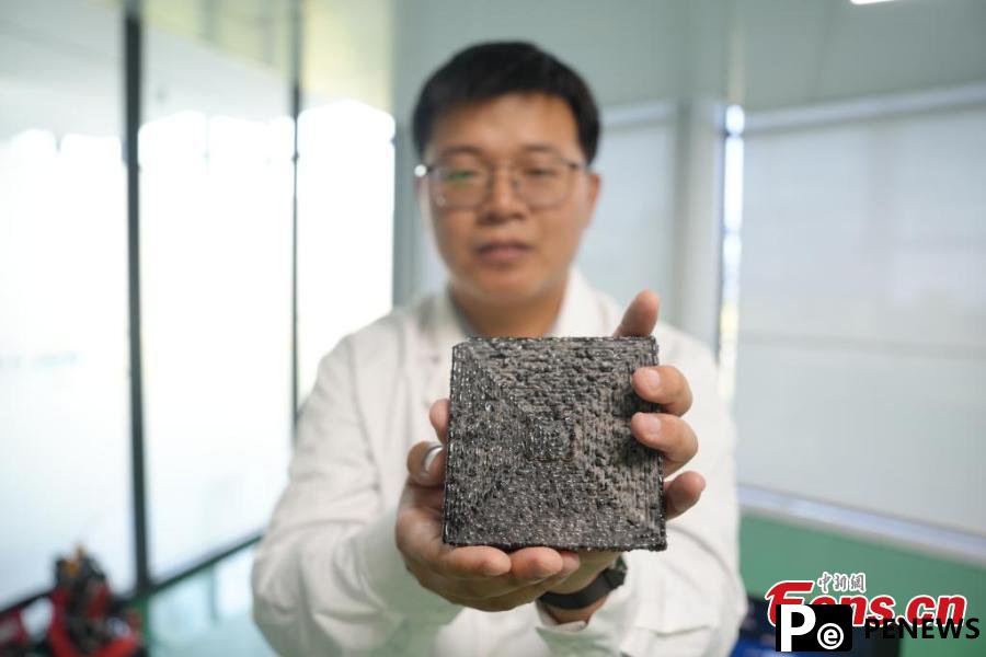 Chinese scientists unveil 3D printing robot for 