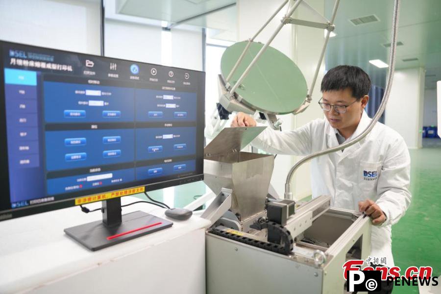 Chinese scientists unveil 3D printing robot for 