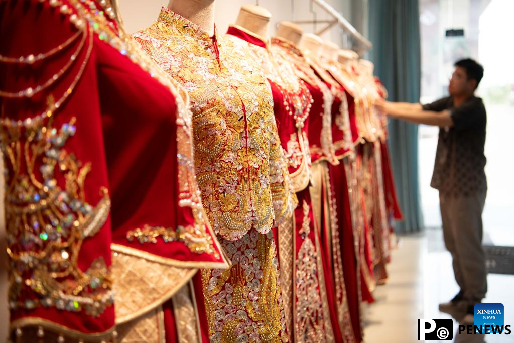 A glimpse of wedding dress industry in Dingji, China