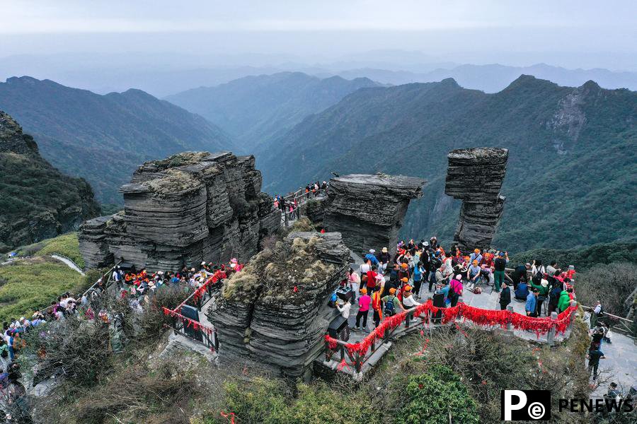 Discover real-life "Sky City" in SW China