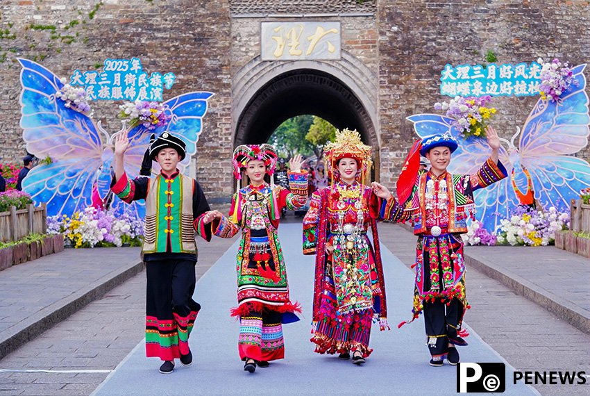 Ethnic fashion show held in Dali, SW China