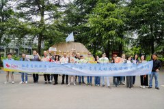 Eurasian journalists tour National Peony Garden in C China's Luoyang