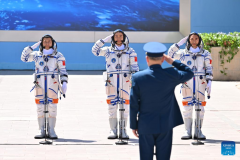off ceremony held for Chinese astronauts of Shenzhou