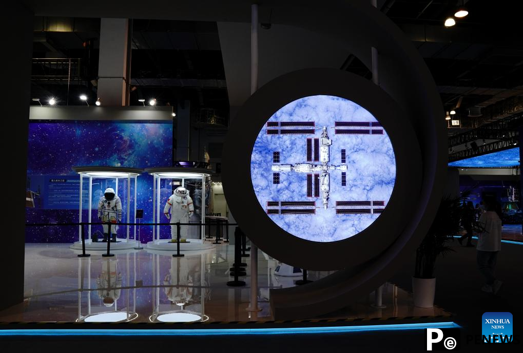 Science exhibition marking 10th Space Day of China held in Shanghai