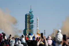 Science experiment samples transferred from Shenzhou