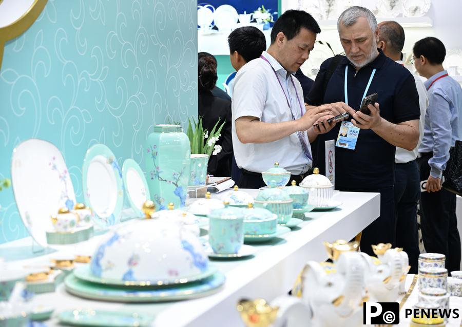 137th Canton Fair draws over 220,000 overseas buyers