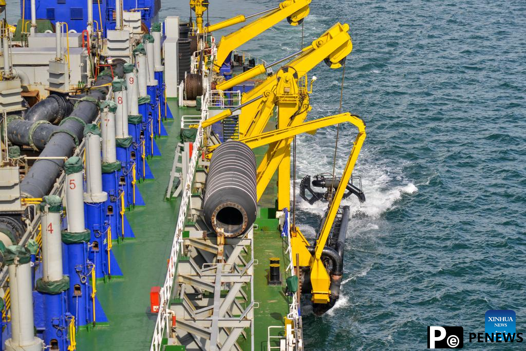 Giant Chinese dredger ＂Xin Hai Feng＂ facilitates port construction of Malaysia