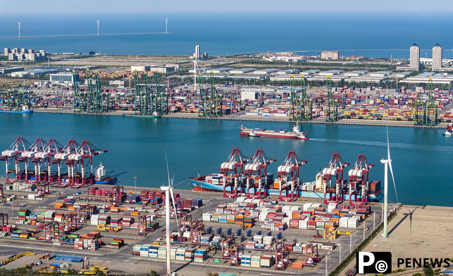China draws foreign investment as ＂oasis of certainty＂