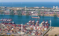 China draws foreign investment as ＂oasis of certainty＂
