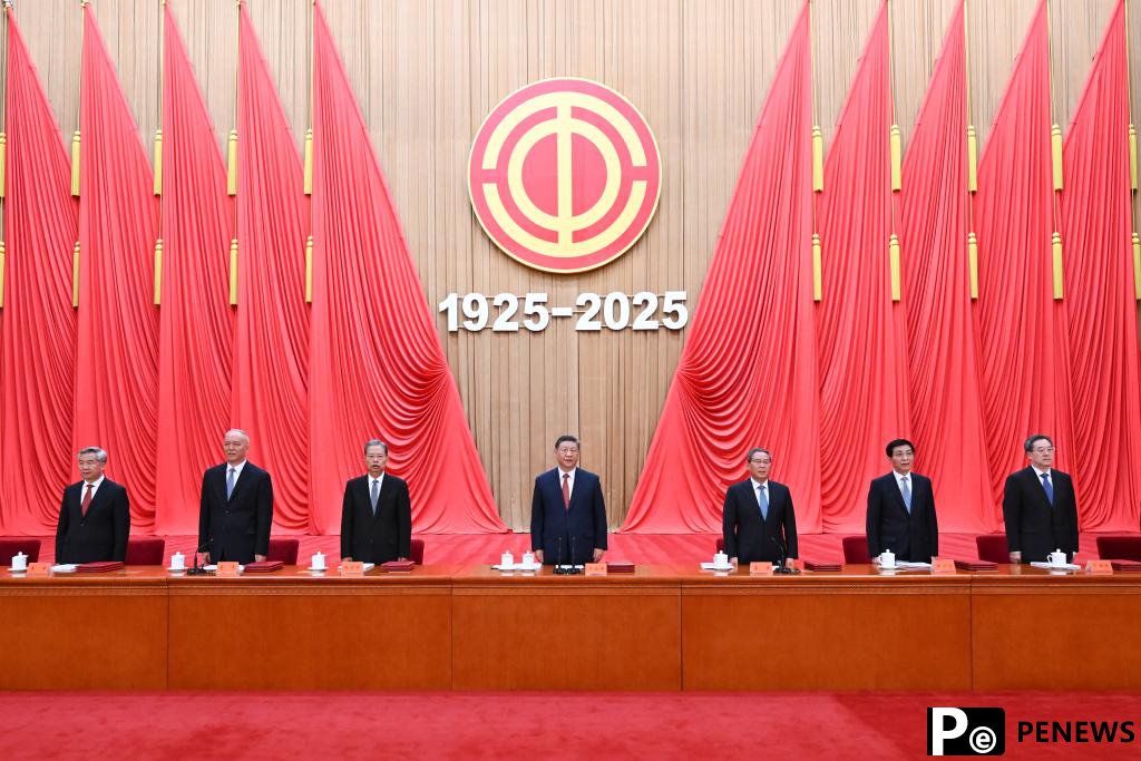 Xi stresses pooling strength of working people for rejuvenation of Chinese nation
