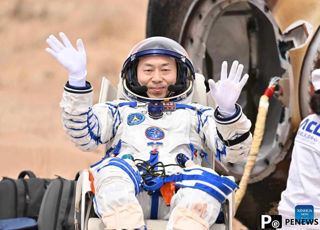 19 astronauts out of return capsule in good health