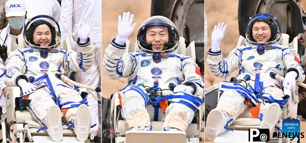 19 astronauts out of return capsule in good health