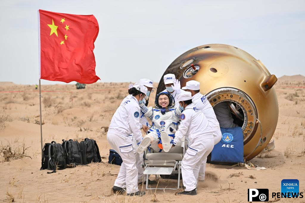 19 astronauts out of return capsule in good health