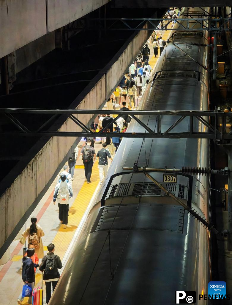 China to handle 144 mln railway passenger trips during May Day holiday