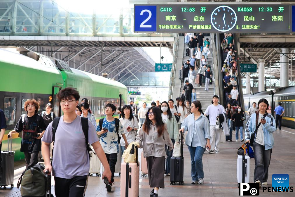 China to handle 144 mln railway passenger trips during May Day holiday