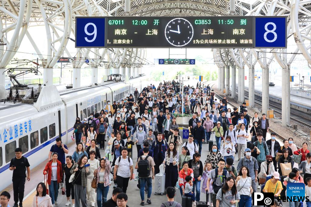 China to handle 144 mln railway passenger trips during May Day holiday