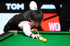 China's Zhao storms into snooker worlds semis for first time