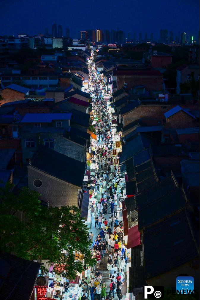 Vibrant snapshots of China during Labor Day holiday