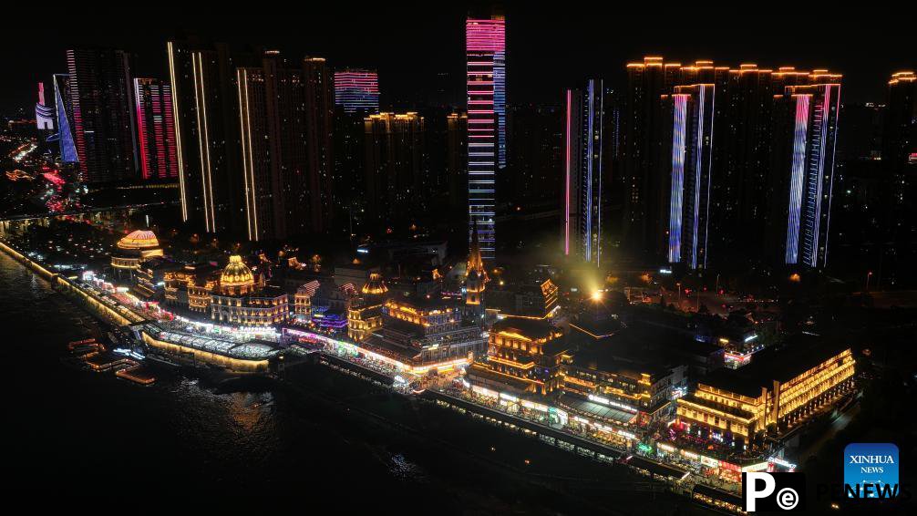 Vibrant snapshots of China during Labor Day holiday