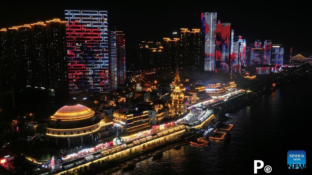 Vibrant snapshots of China during Labor Day holiday