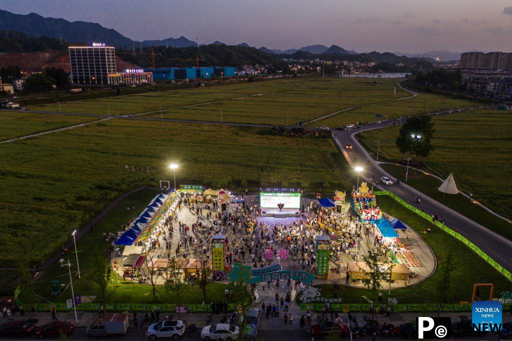 Vibrant snapshots of China during Labor Day holiday