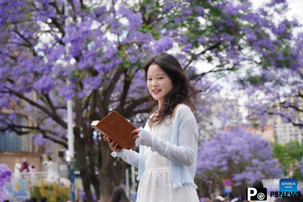 People across China enjoy May Day holiday in various ways