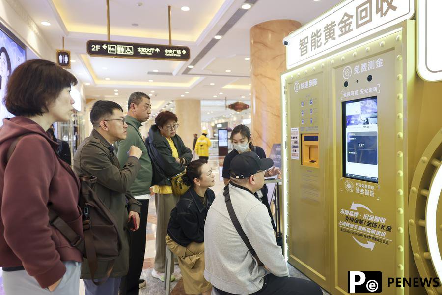 In pics: Smart gold store debuts in Shanghai
