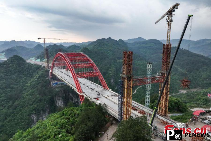 Machang River Bridge under construction in Guizhou