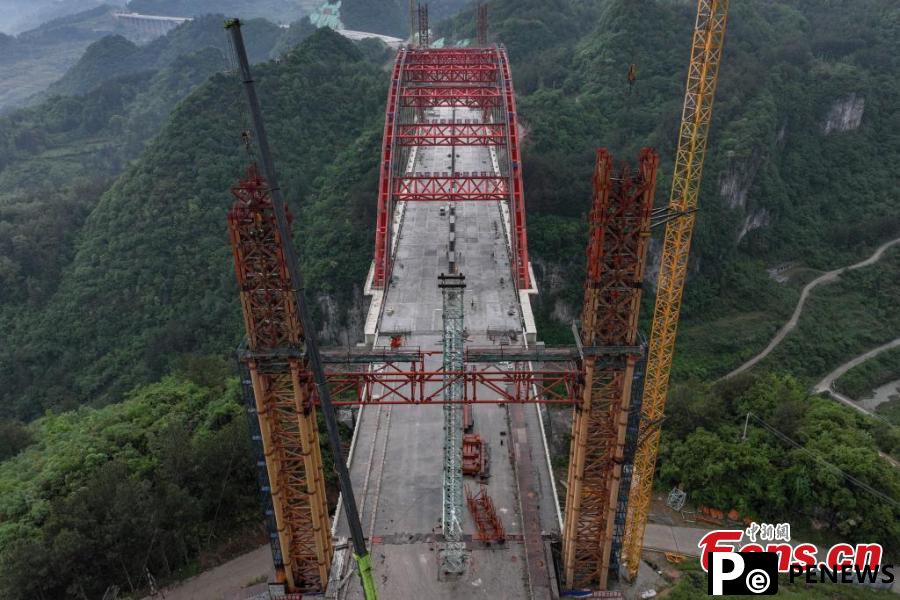 Machang River Bridge under construction in Guizhou